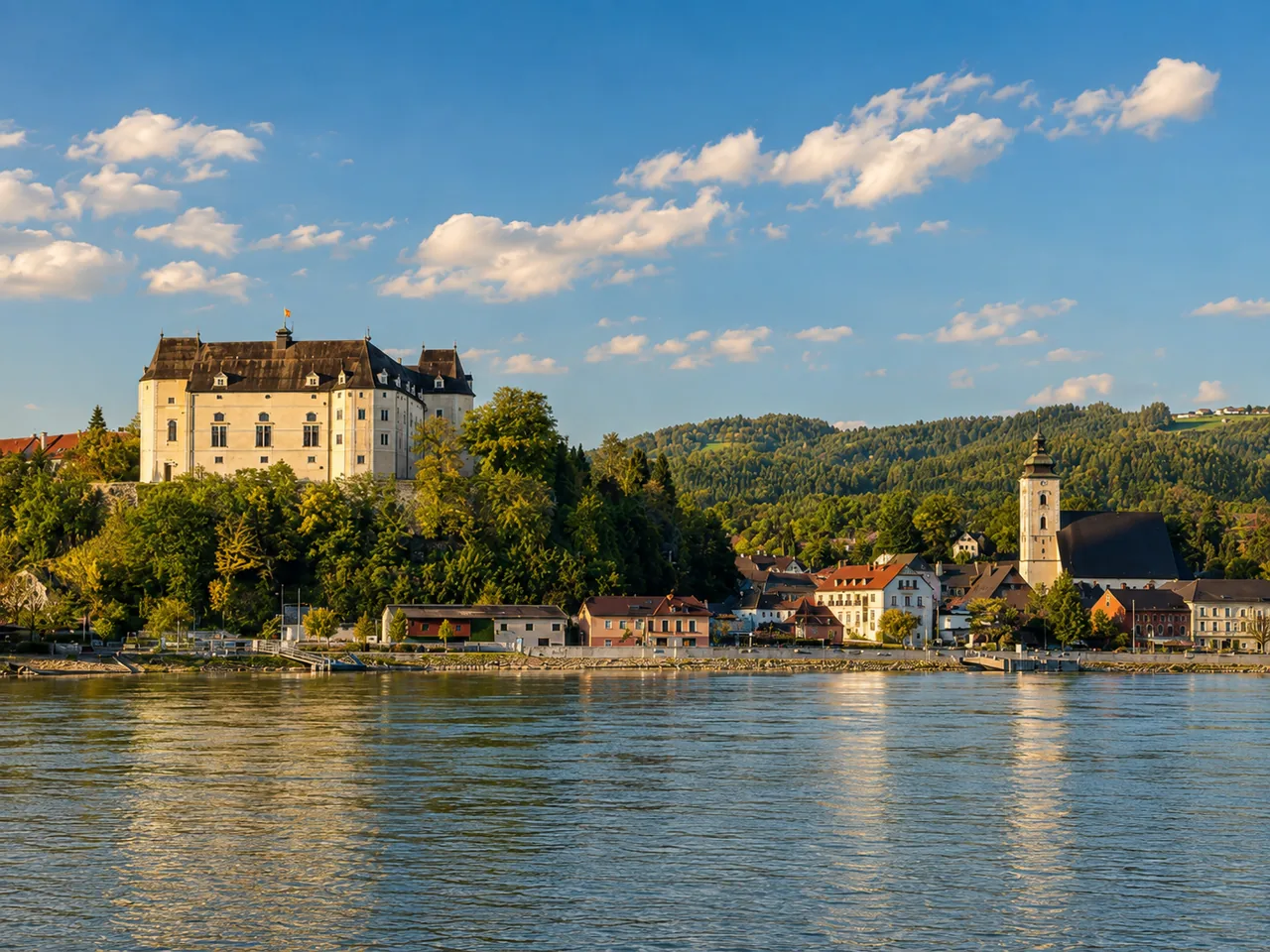 Grein an der Donau mit Schloss Greinburg – die Heimatregion von Aluvita